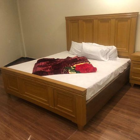 Al Buraq Hotel Исламабад Екстериор снимка