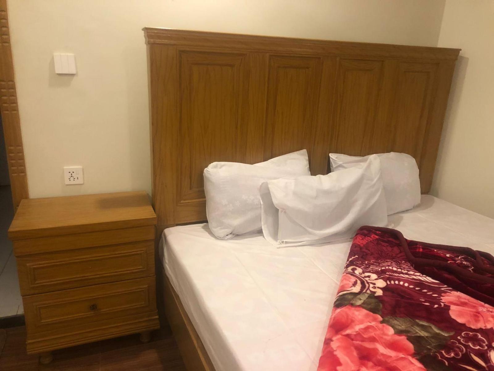Al Buraq Hotel Исламабад Екстериор снимка
