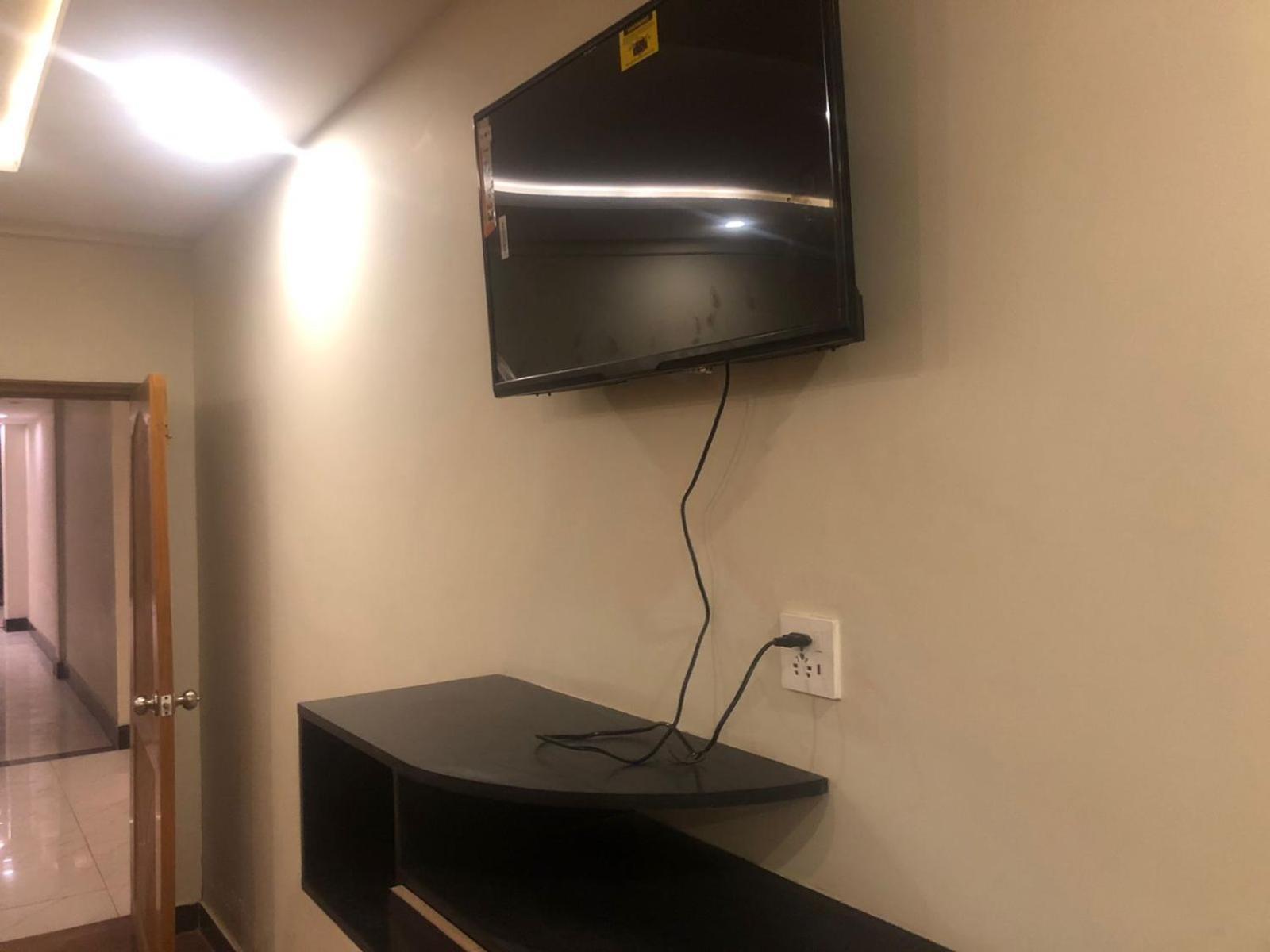 Al Buraq Hotel Исламабад Екстериор снимка